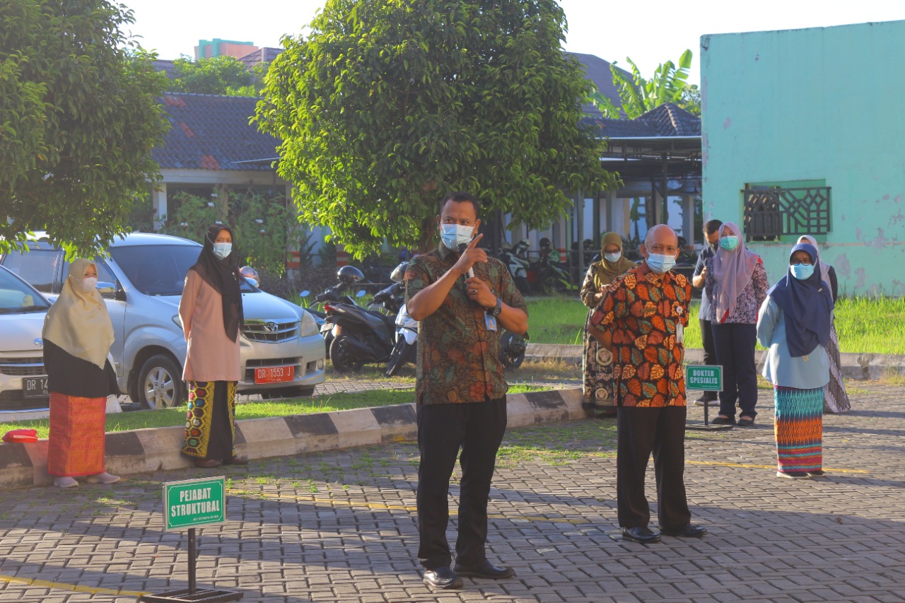 KOMITMEN MENUJU WILAYAH BIROKRASI BERSIH DAN MELAYANI KABAG TU TEGASKAN UNTUK TETAP KONSISTEN BERIKAN PELAYANAN TERBAIK KEPADA MASYARAKAT